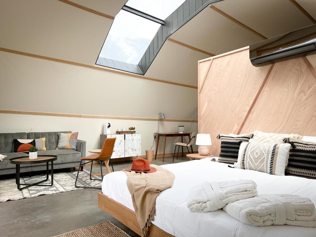 Backland Hotell Williams Eksteriør bilde